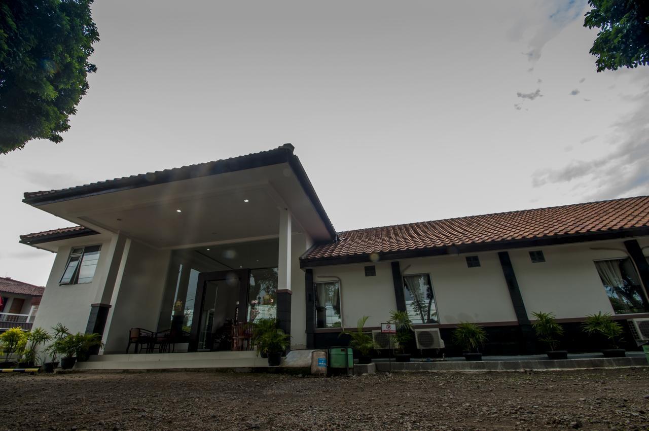 Pondok Dewi Hotel *