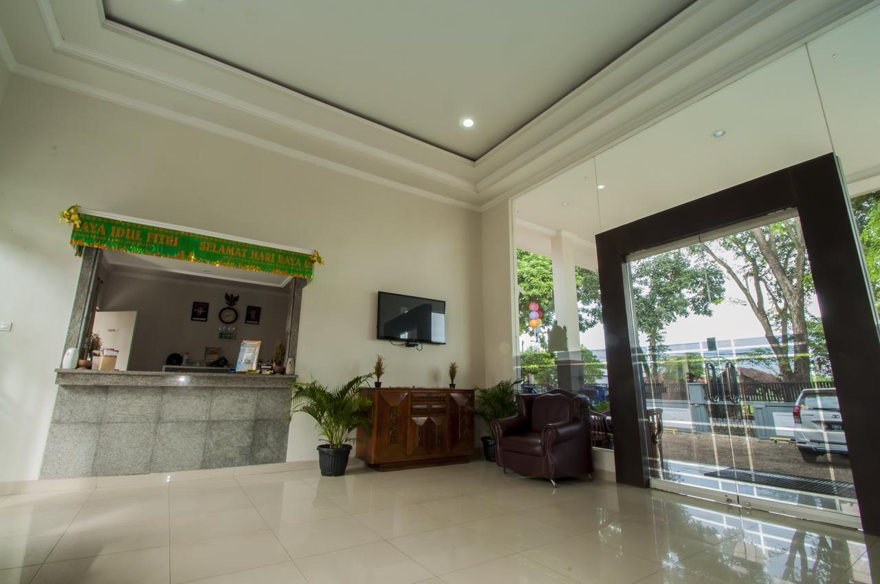 Pondok Dewi Hotel *