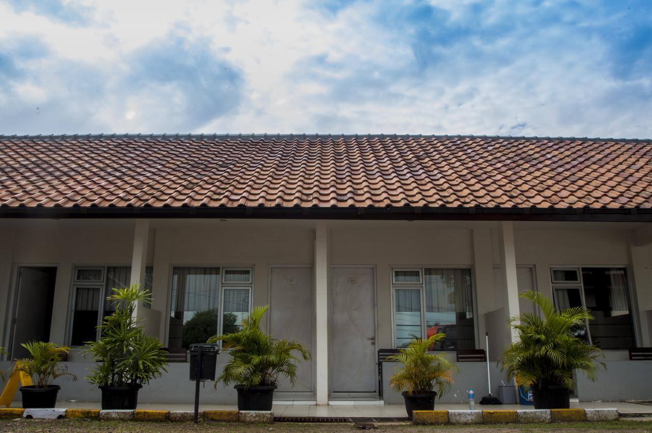 Hotel Pondok Dewi *